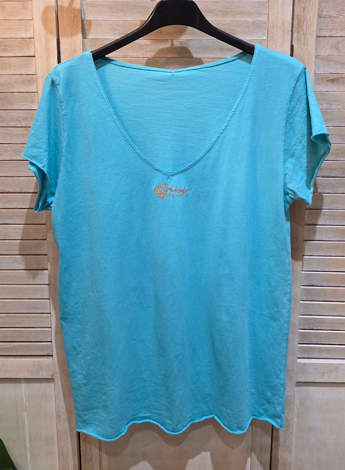 T-shirt  turquoise avec son petit poissn doré pailleté