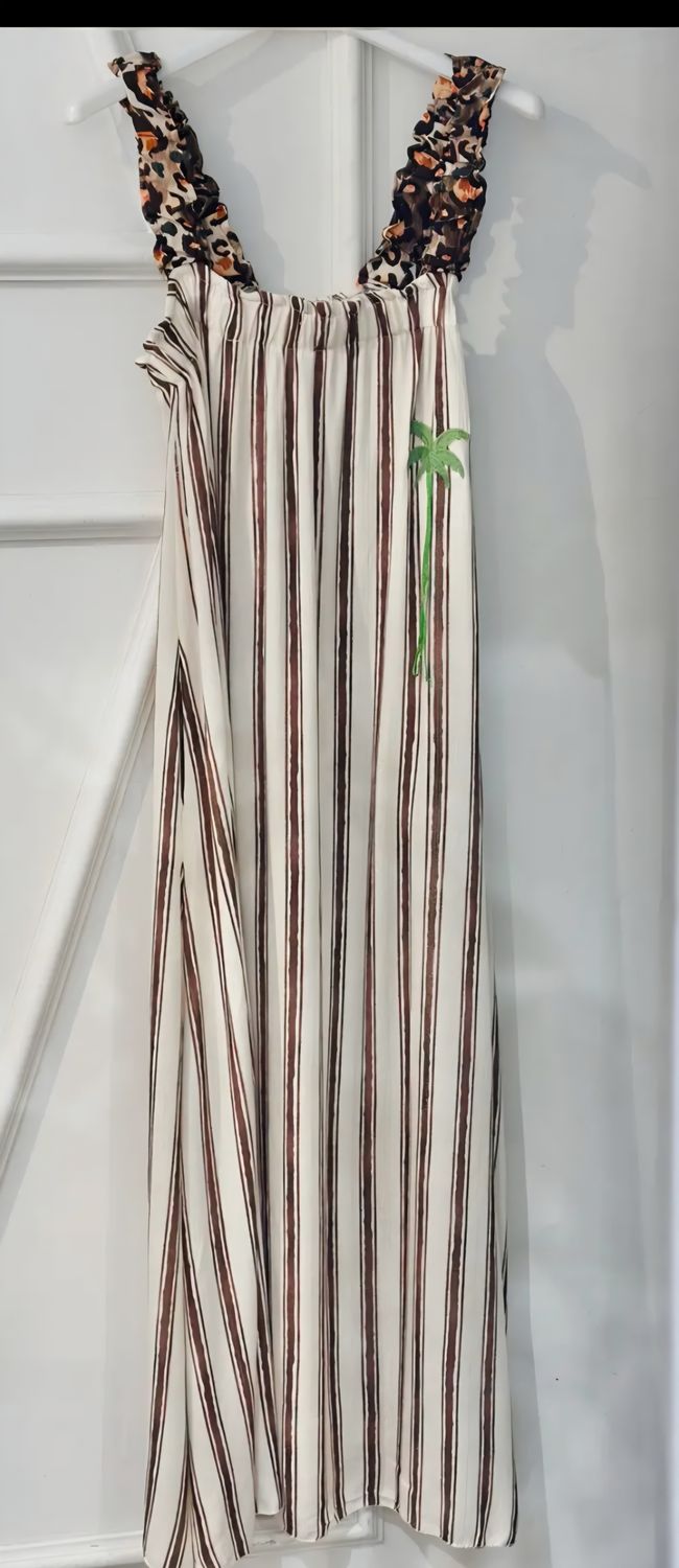 Robe à rayures camel et beige avec son palmier vert