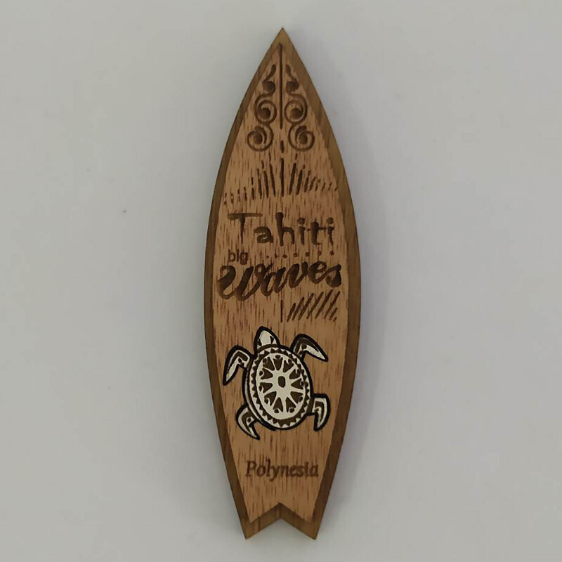 Wood magnet - Tahiti Surfboard turtle design