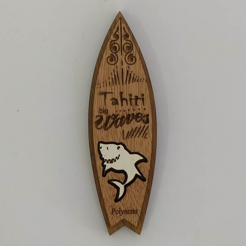 Magnet en bois - Surf de Tahiti requin