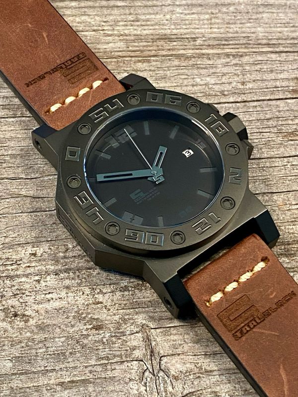 No. 1 - Casual Black mit Leder Armband No. 1 - Casual Black mit Leder Armband