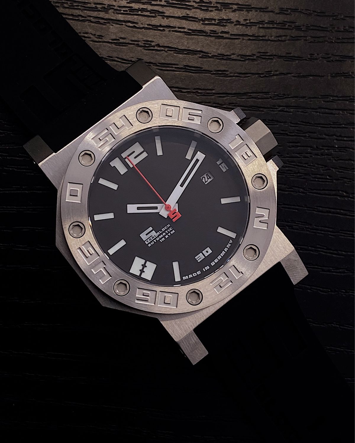 No.1 Red Dot No.1 Red Dot