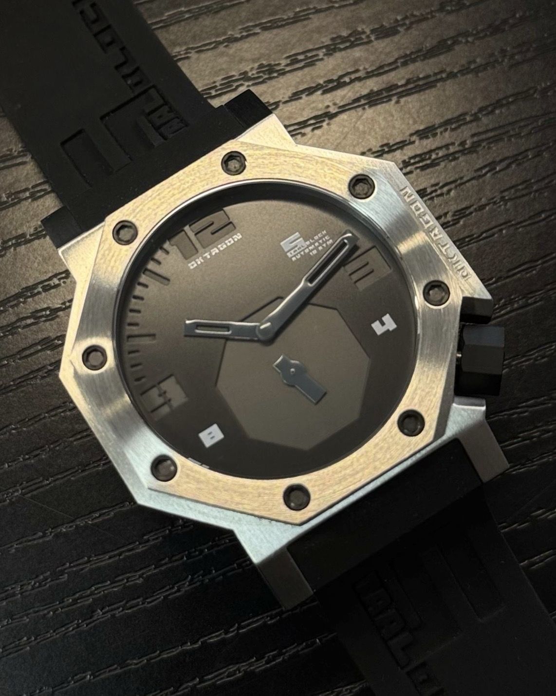 Super Size - Oktagon „Grey Fight“ Super Size - Oktagon „Grey Fight“