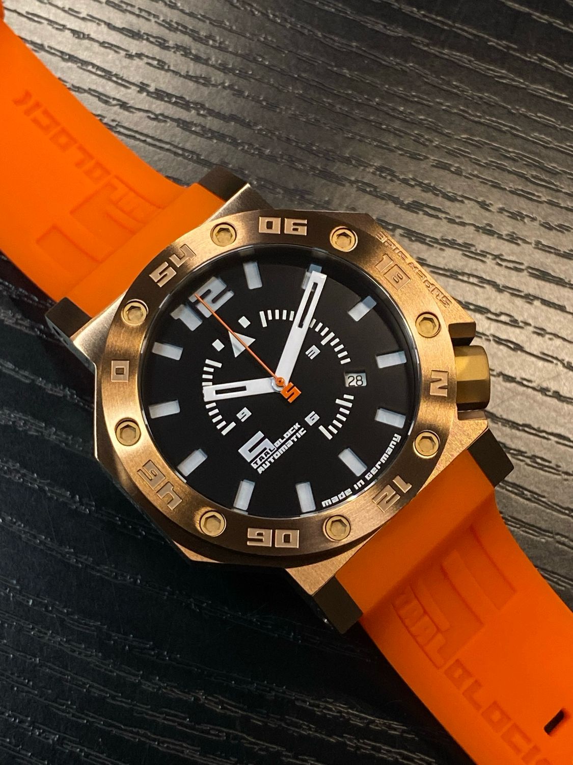 Super Size - Next Generation Bronze Vector