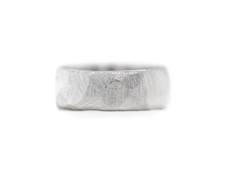 7.5 mm Platinum Hammered Band