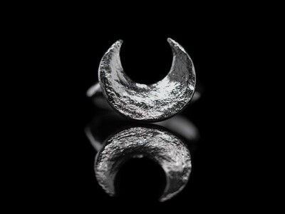 Platinum Bright Moon Ring
