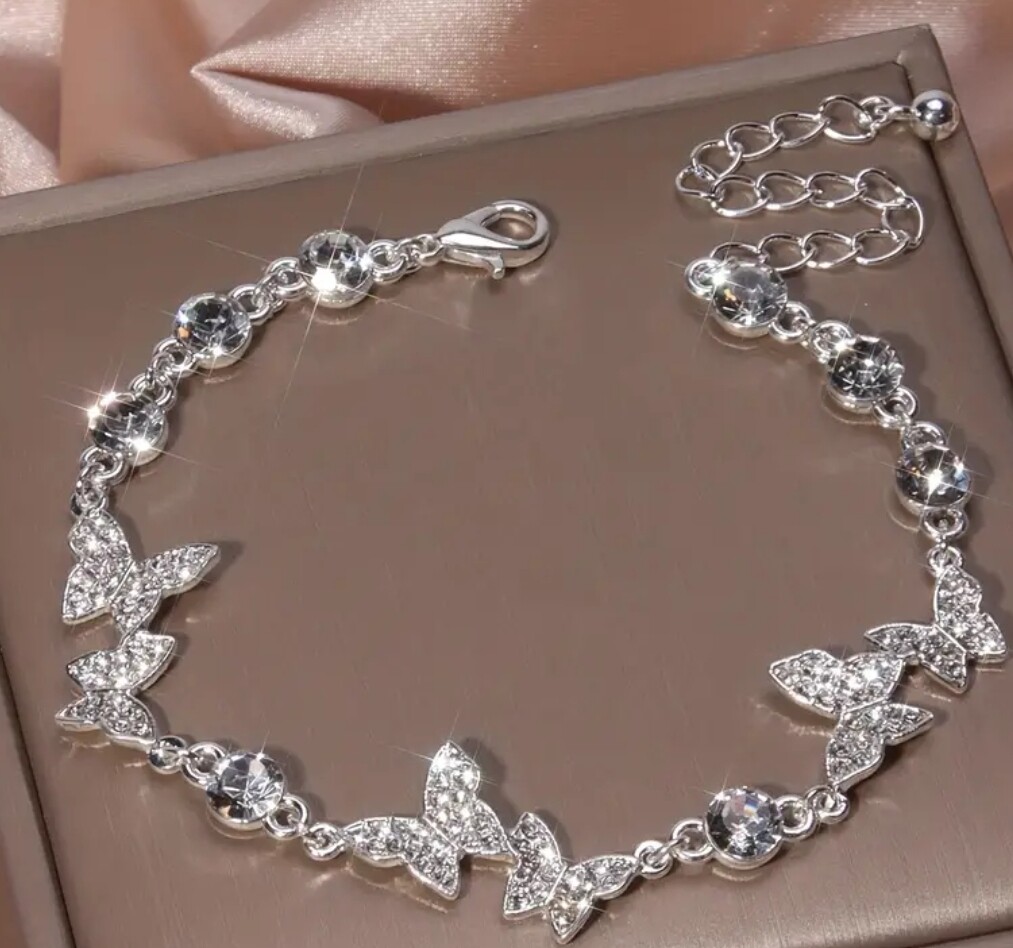 Rihnstone butterfly necklace