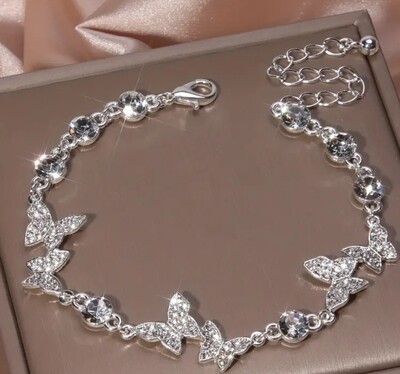 Rihnstone butterfly necklace