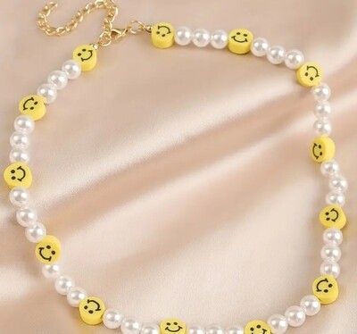 Smiley pearl necklace