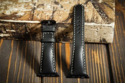 Черный кожаный ремешок для Apple Watch 4 и 5