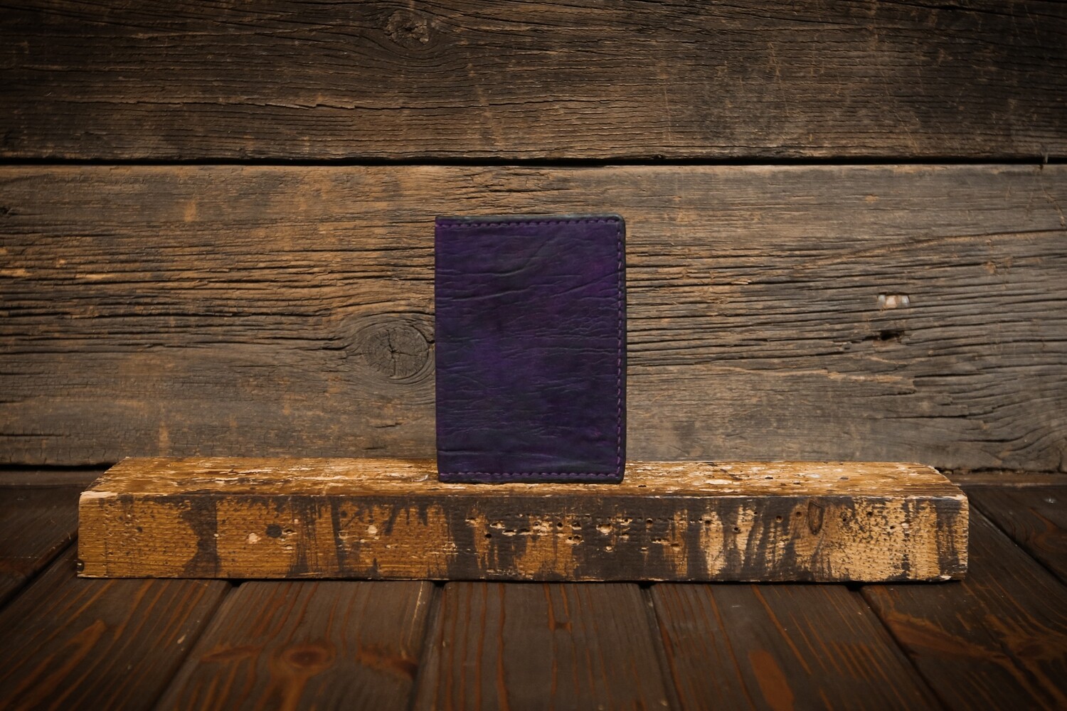 Фиолетовая обложка на паспорт из состаренной кожи