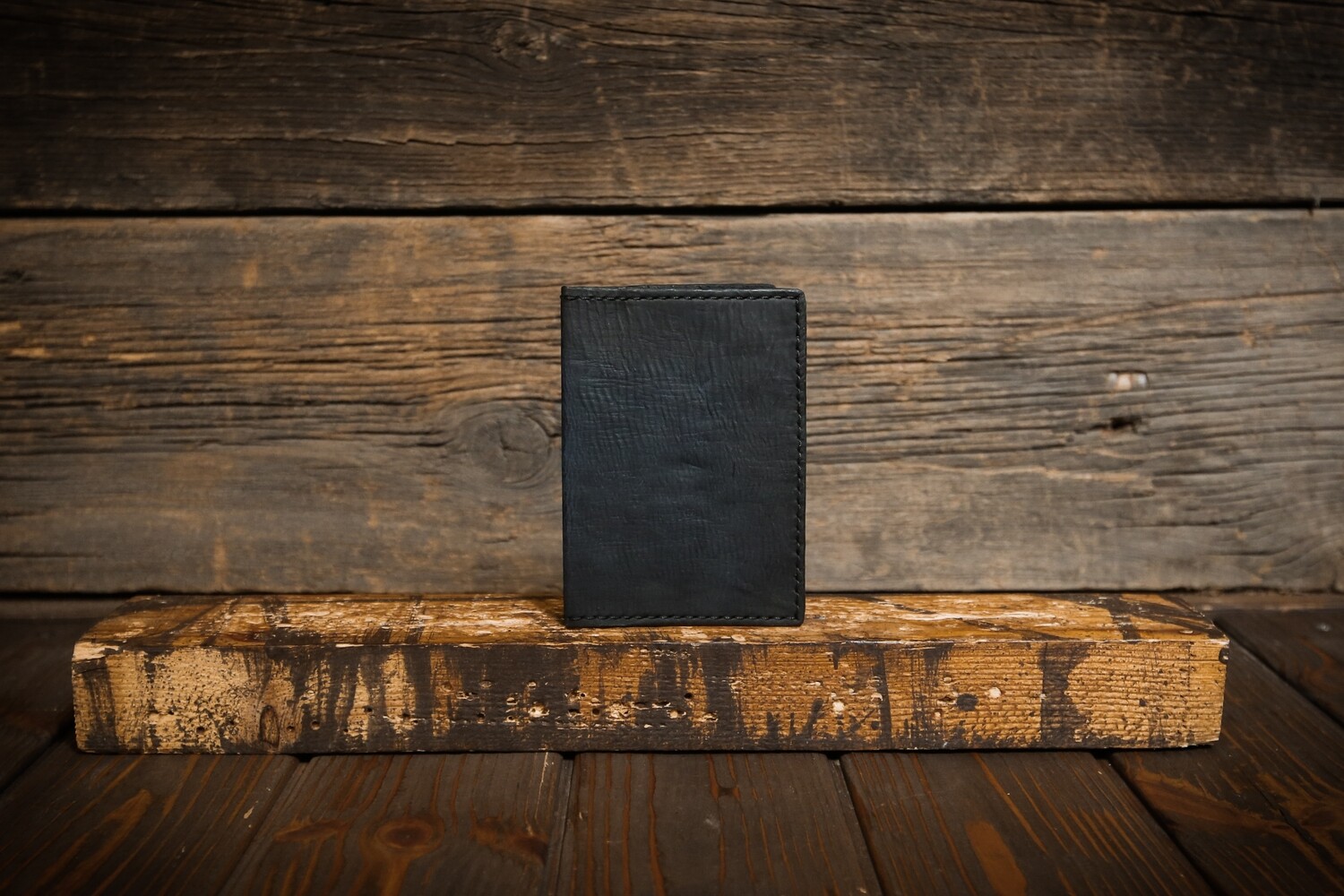 Обложка на паспорт темно-синего цвета из состаренной кожи