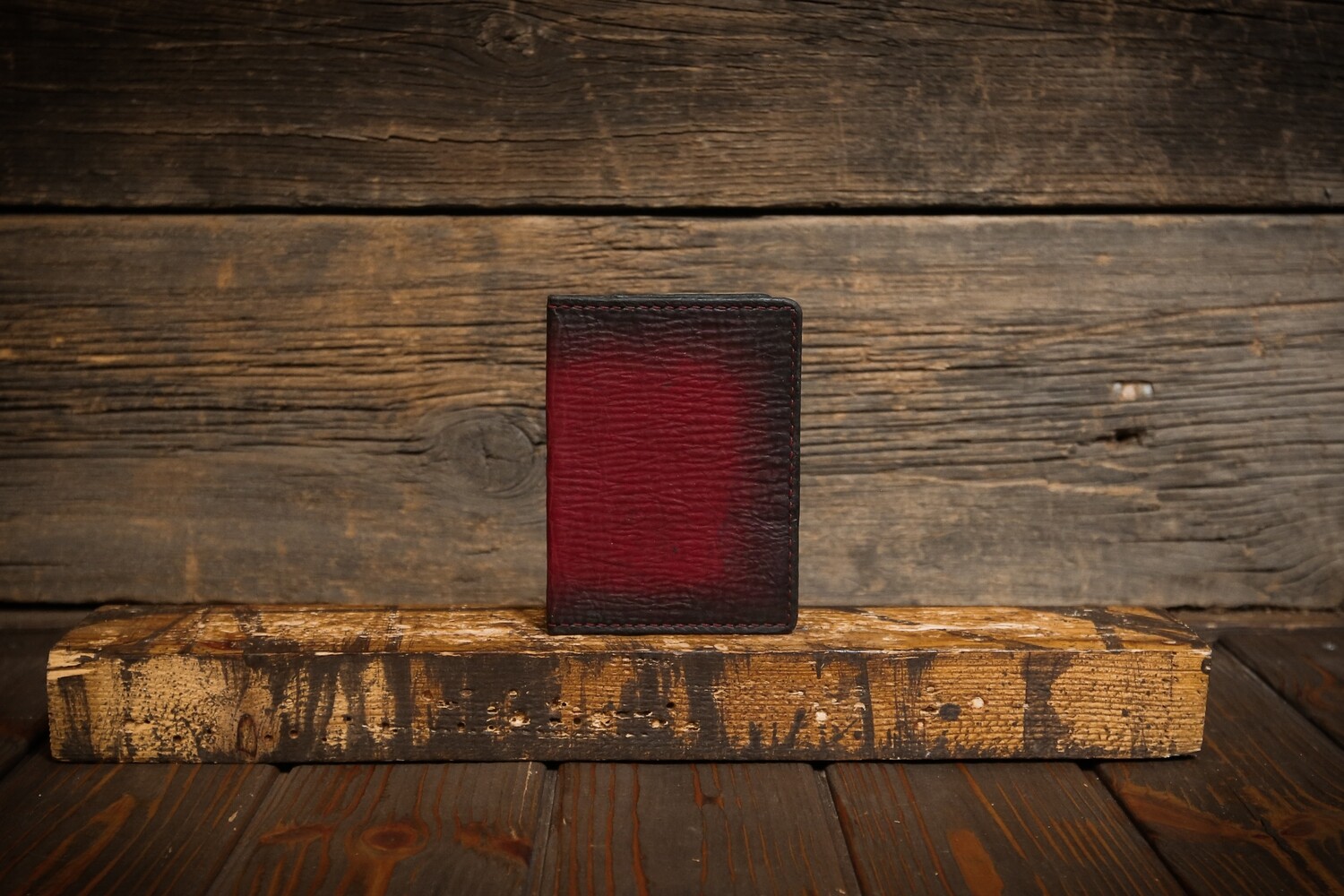 Обложка на паспорт винного цвета из состаренной кожи