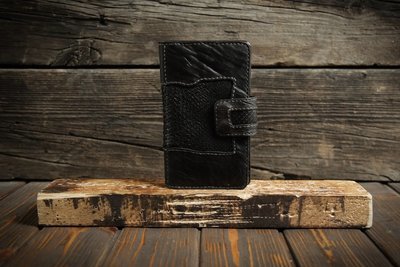 Чёрный кошелёк из сыромятной кожи с питоном