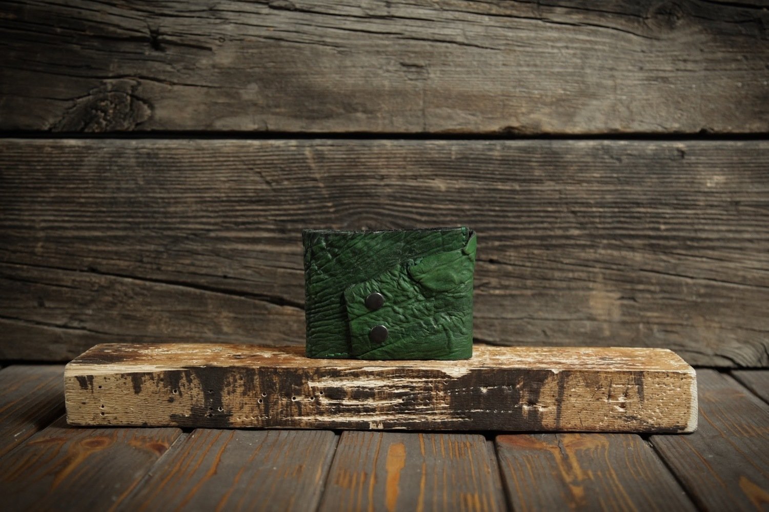 Зелёный кошелёк из сыромятной кожи
