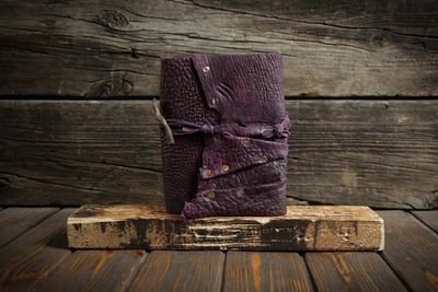 Фиолетовый блокнот из сыромятной кожи