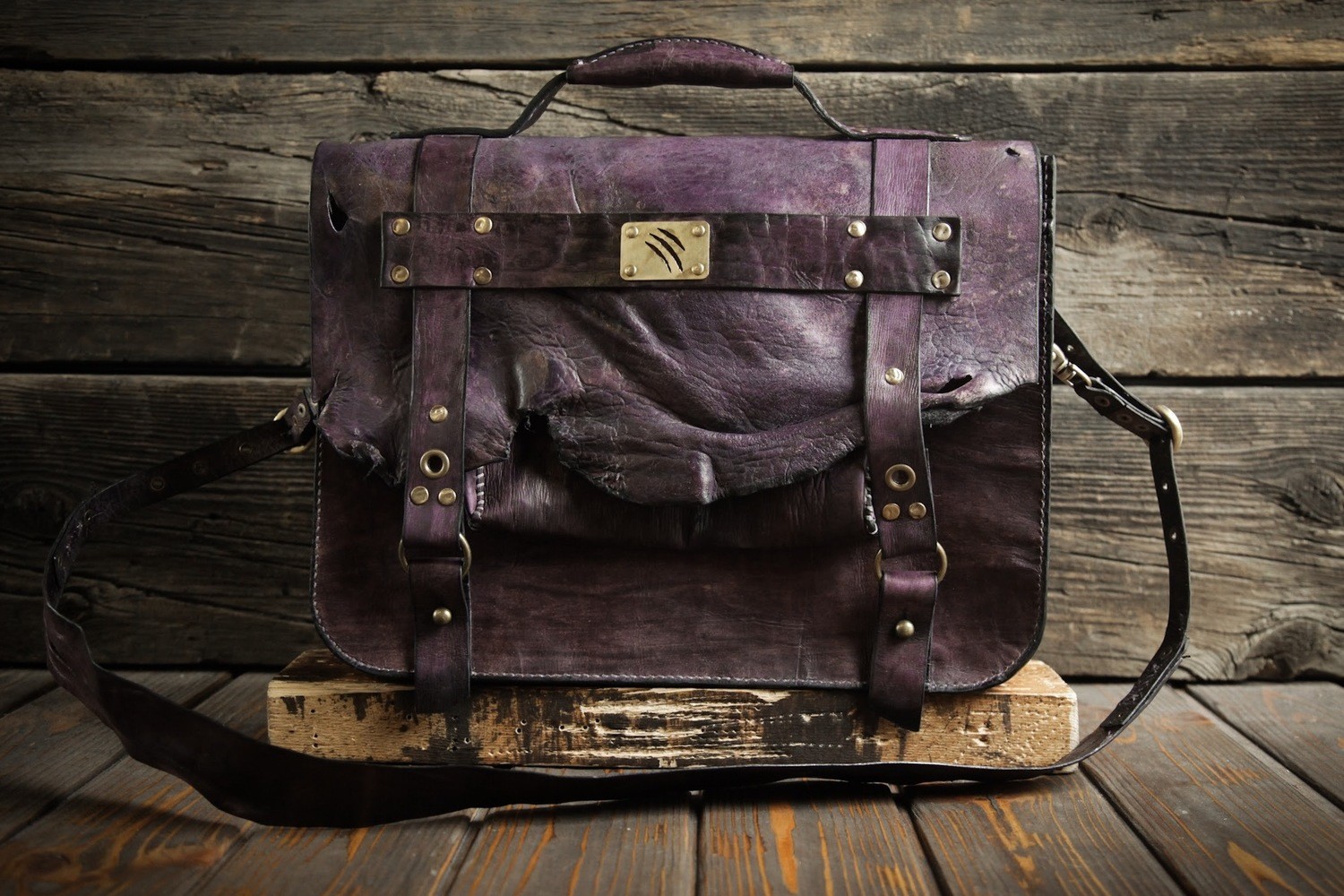 Фиолетовый портфель из состаренной кожи