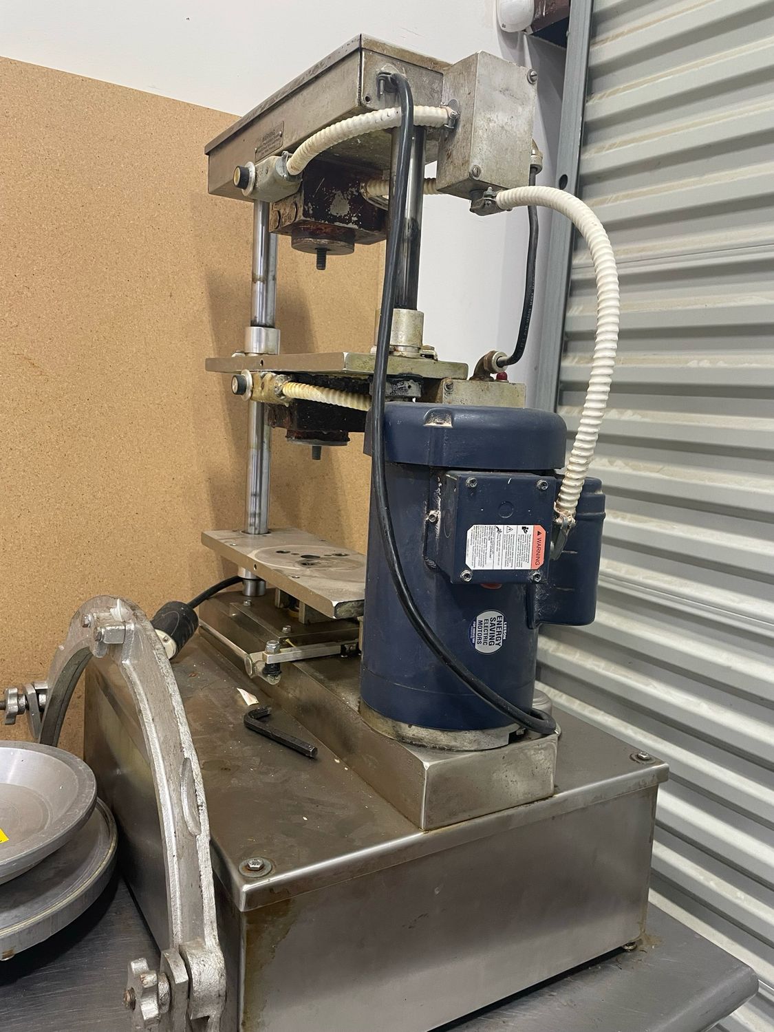 Culus Commercial Crust Press