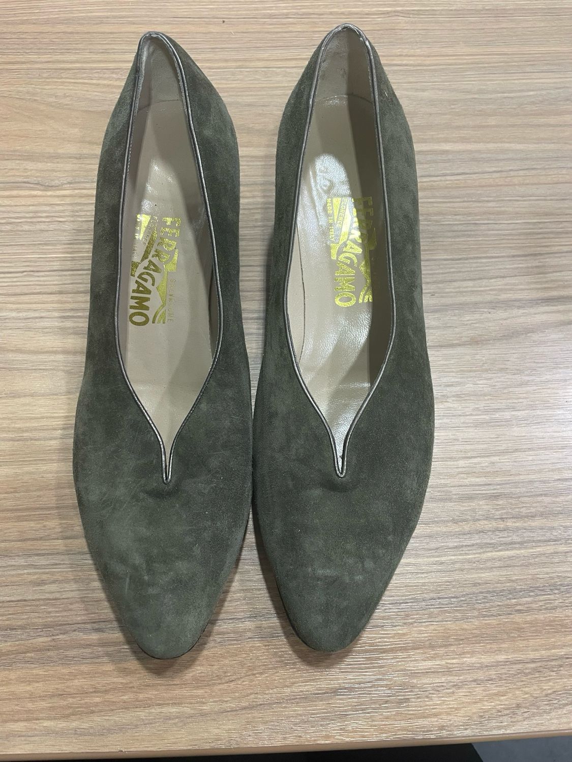 Ferragamo Green Pumps 9.5