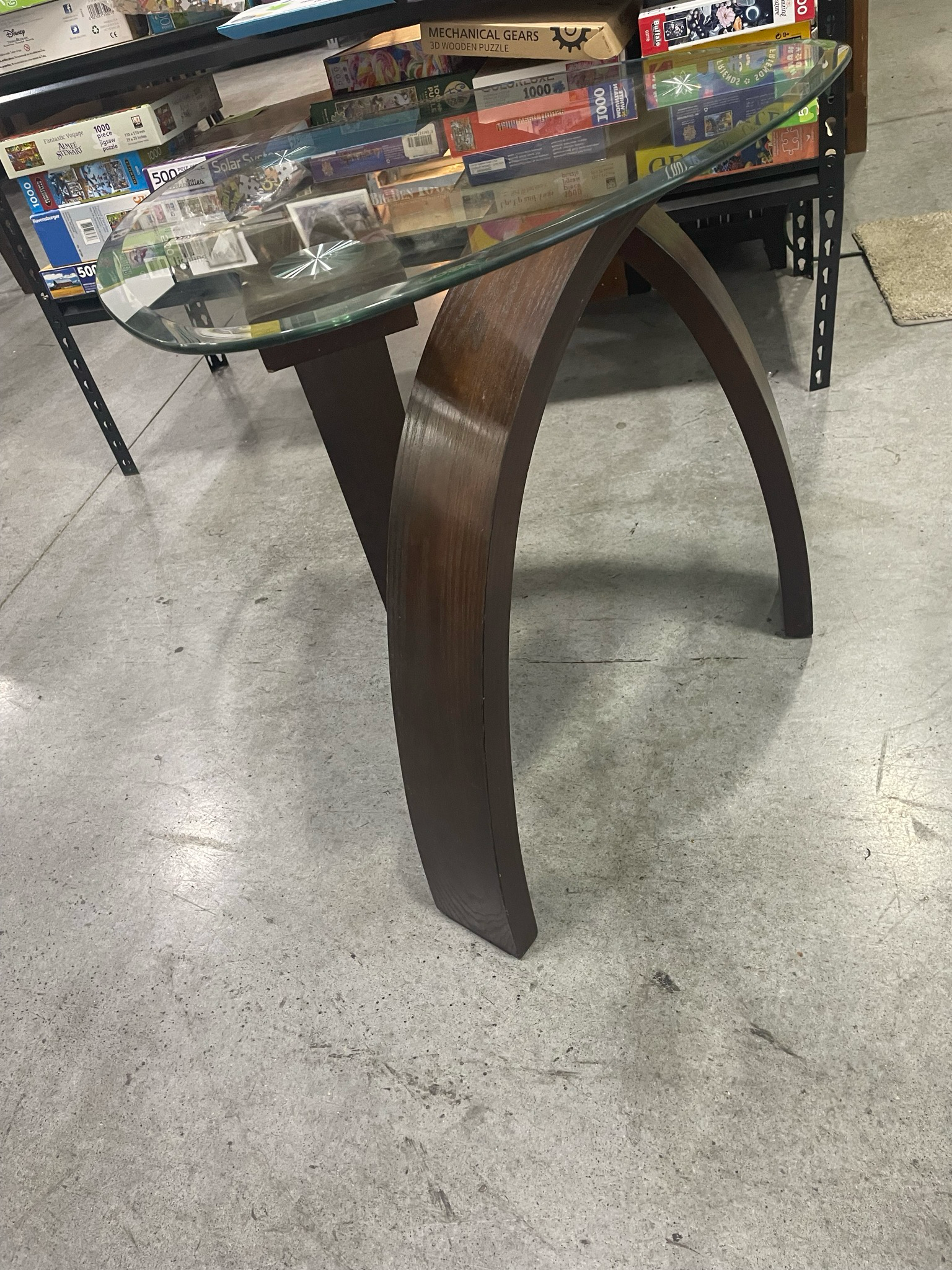 Magnussen Allure Pie Table