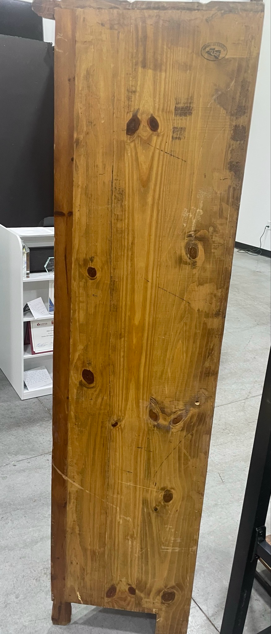 Corner Hutch