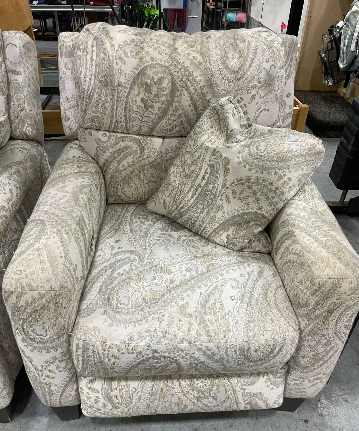 Power Recline-capable Power Recline-capable