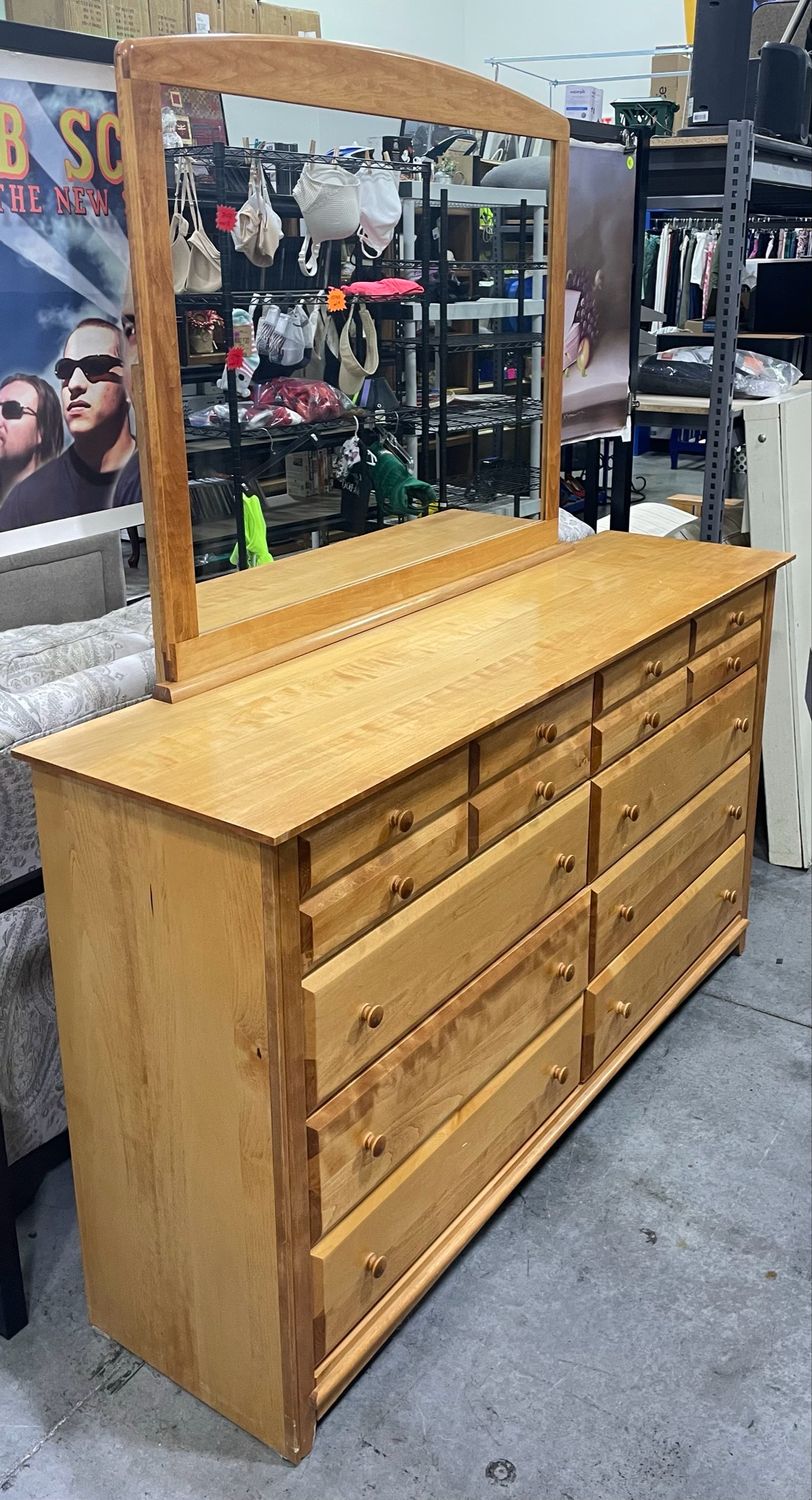 Dresser W/mirror