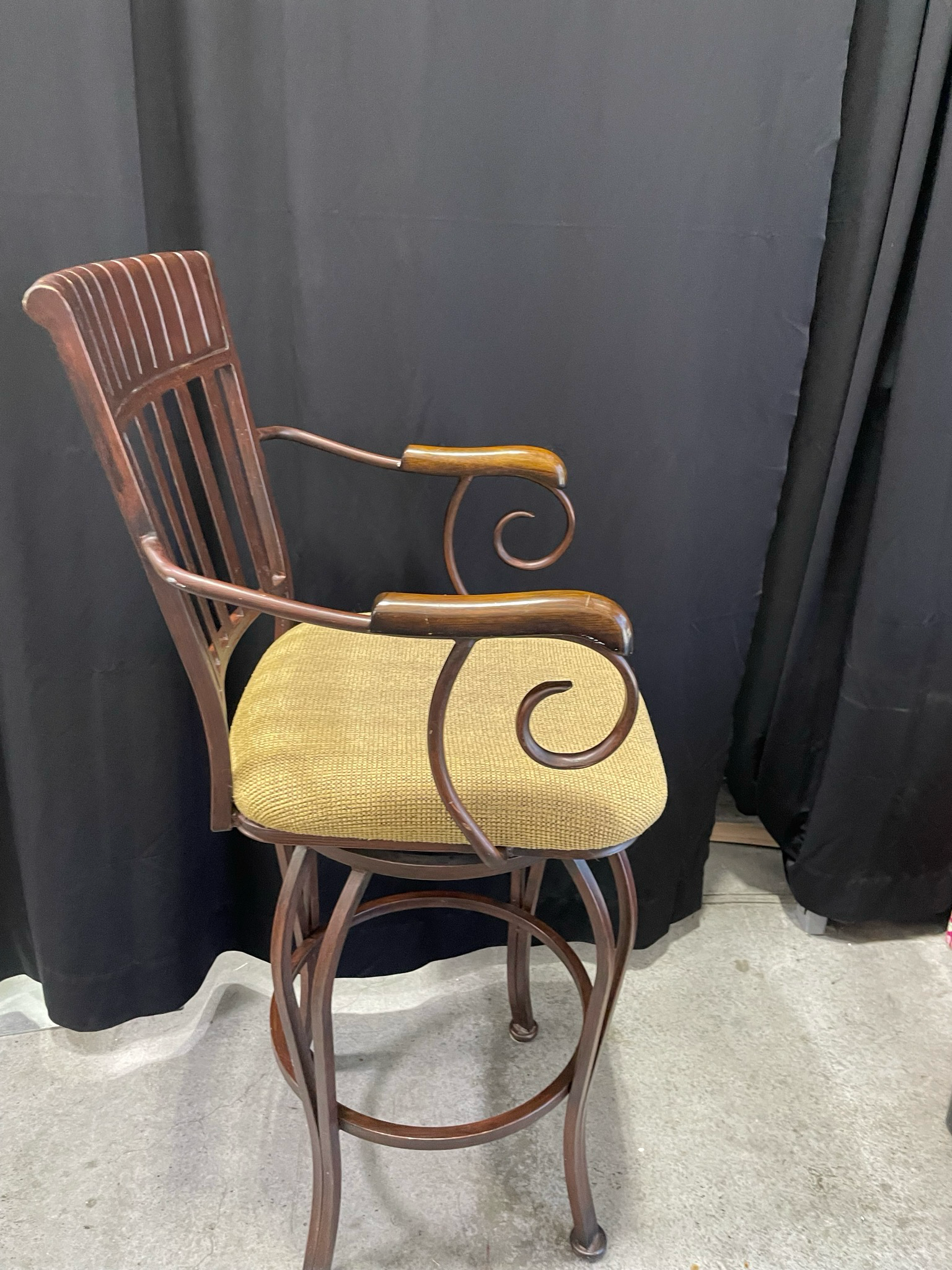 Single Bar Stool