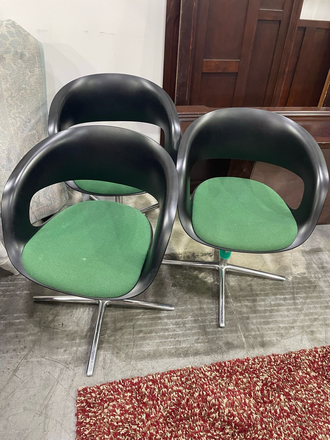 Green And Black Chair