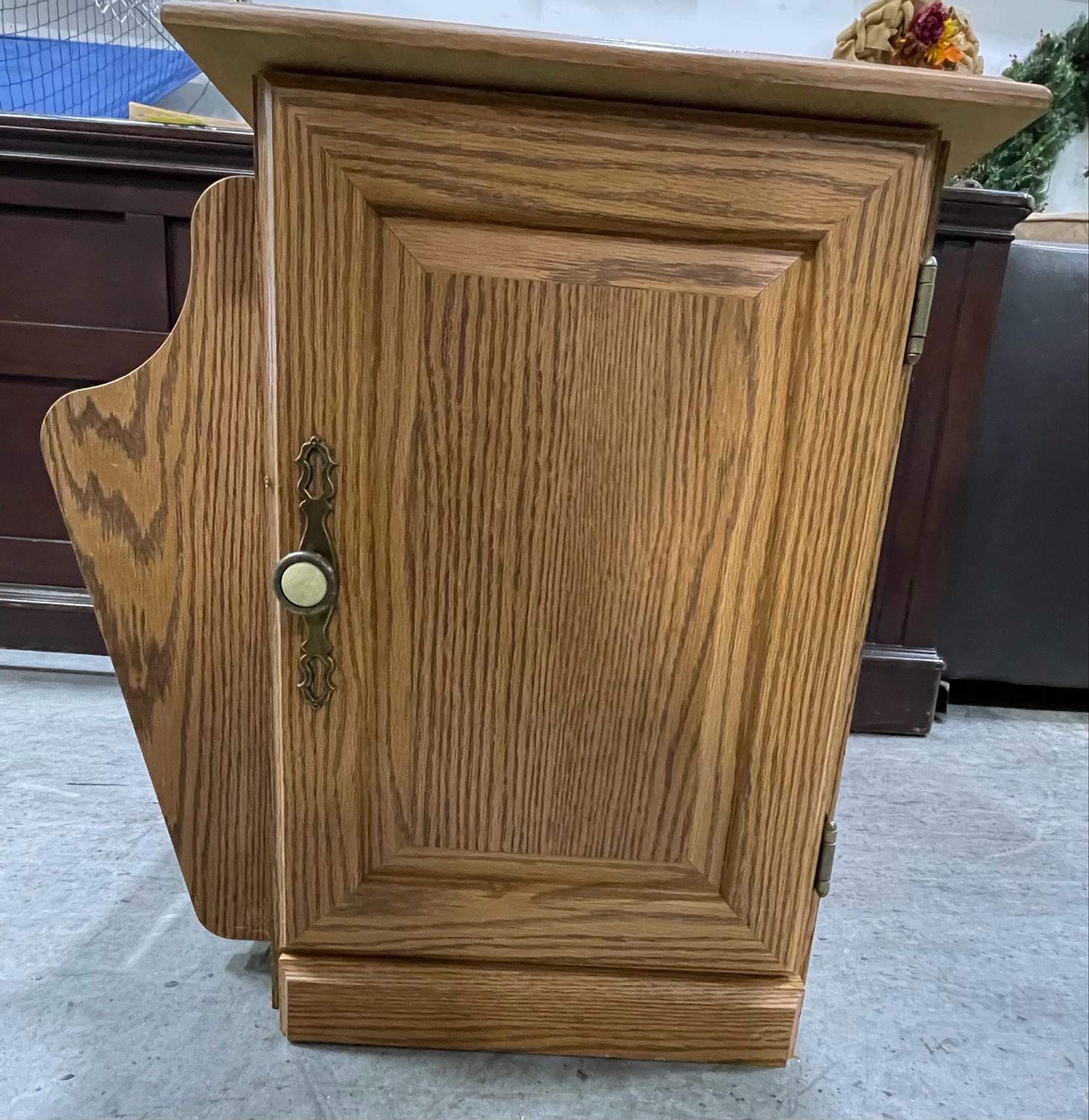 End Table/Magazine Holder
