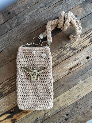? Artisan Crochet Cell Phone Bag with Rhinestone Queen Bee