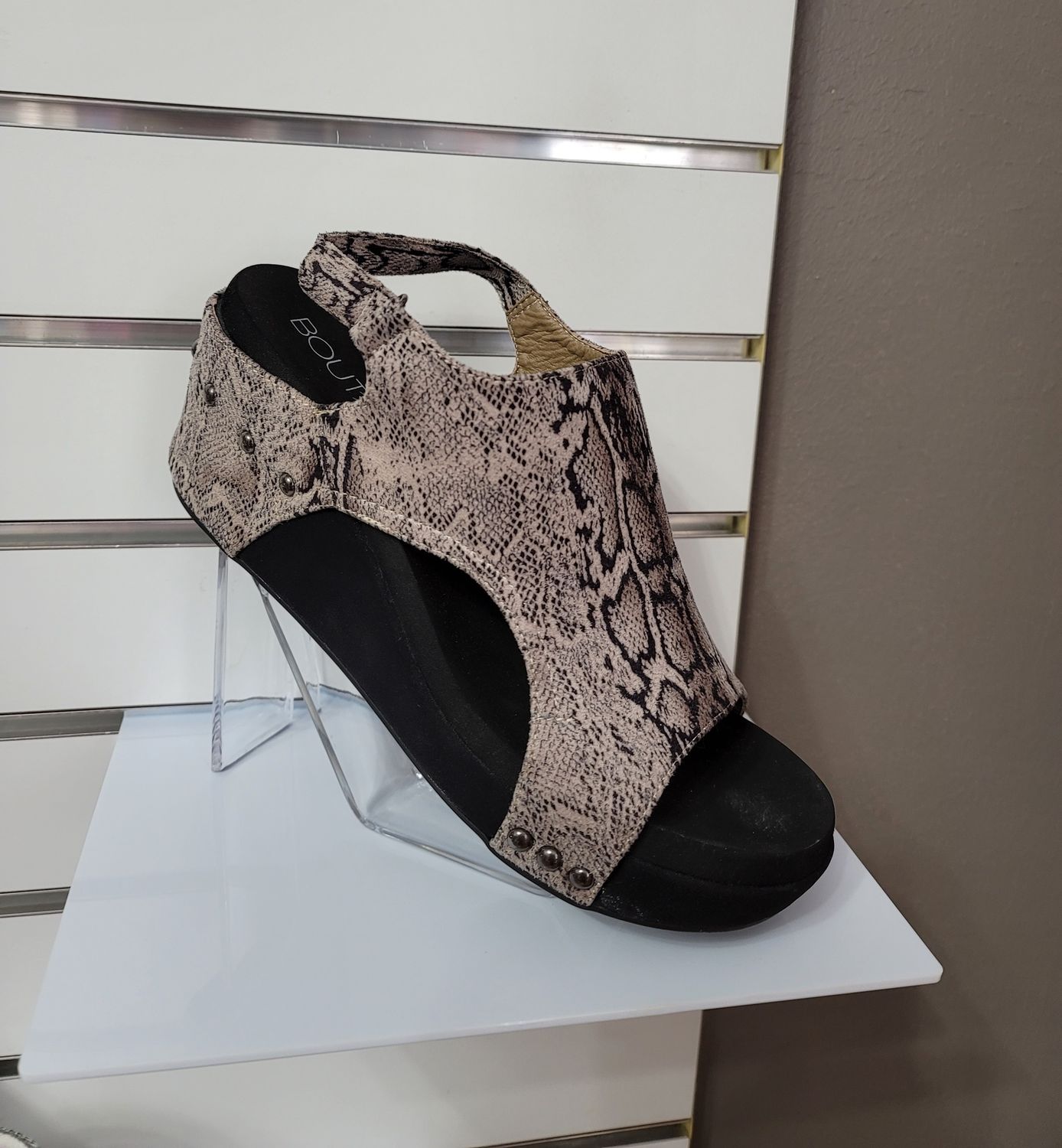 BOUTIQUE - Cabot, Color: Black Snake, Size: 8