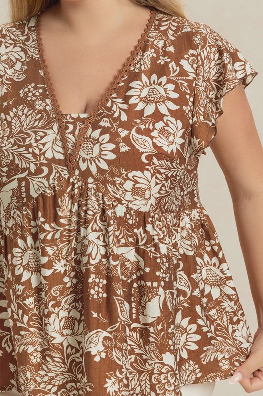 CURVY Floral Top