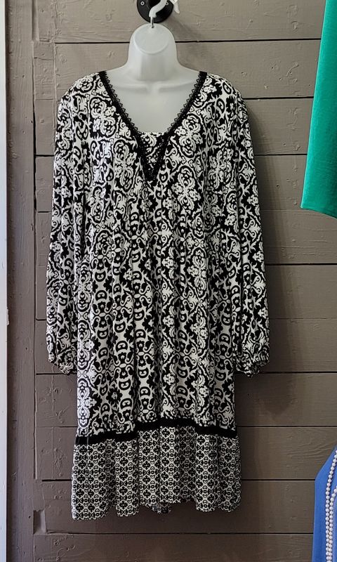 CURVY B&amp;W Print Midi Dress