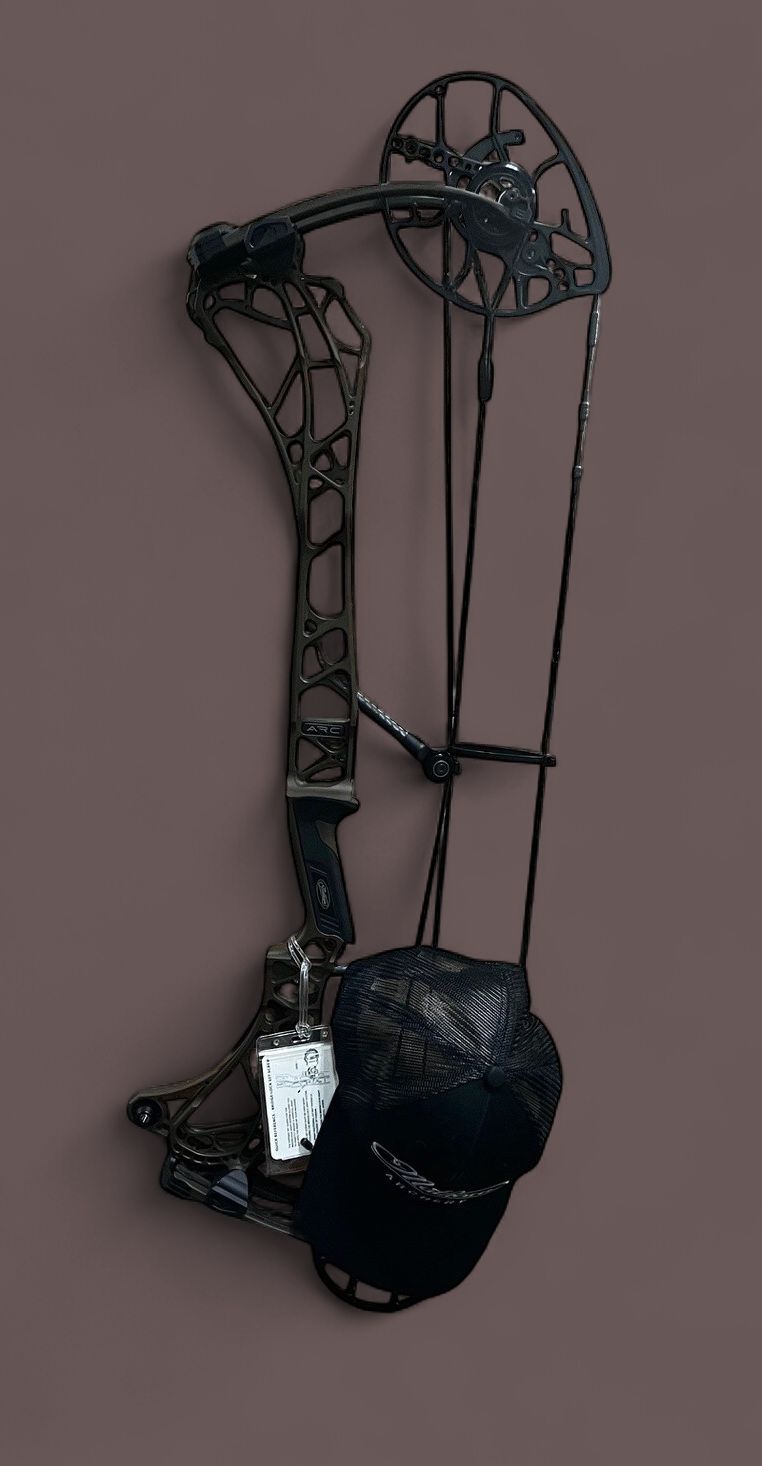 ARC 30 70# 25" KODIAK RH HL W/REST