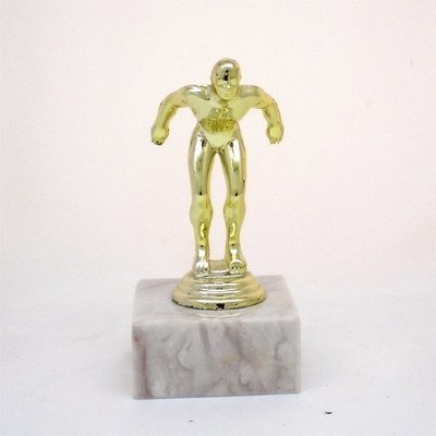 פסלון שחיה גבר על בסיס שיש גובה 13 ס"מ צבע זהב כולל הקדשה