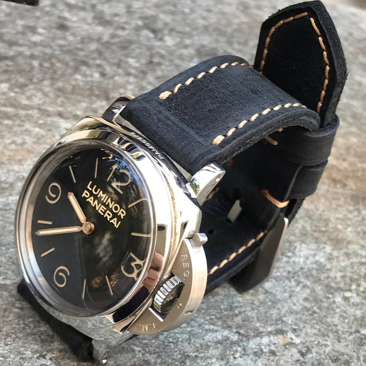 Oiled Black Cowhide Strap