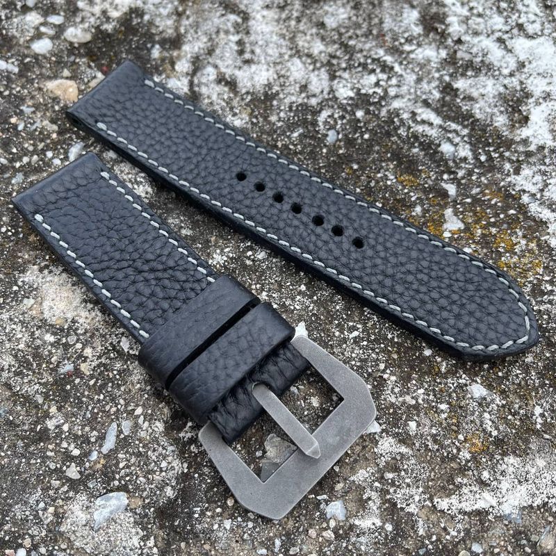 Pebbled Black Leather Strap | 145/90mm – 26/26mm