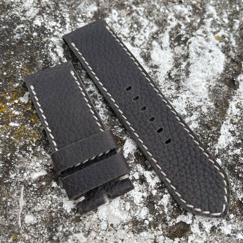 Pebbled Dark Gray Leather Strap | 130/80mm – 26/26mm