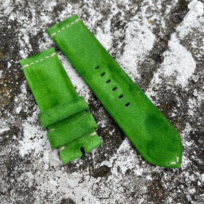 Apple Green Backed Suede Strap | 135/80mm – 26/26mm