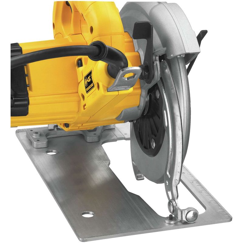 DeWalt 15 amps 7-1/4 in. Corded Brushed Lightweight Circular Saw Tool Only