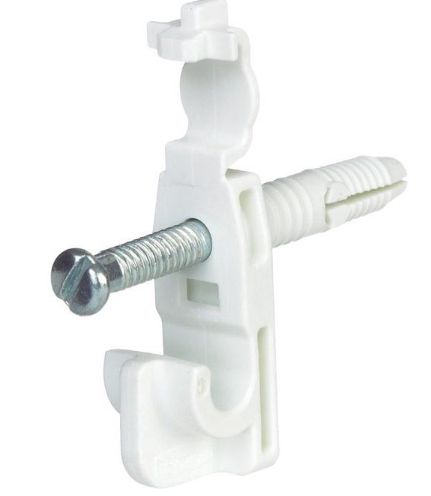 Rubbermaid 8.6 in. H X 7 in. W X .5 in. L Metal Clip