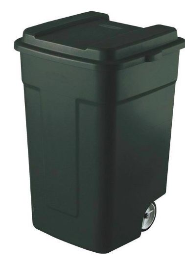 Rubbermaid Roughneck 50 gal Green Plastic Wheeled Garbage Can Lid Included