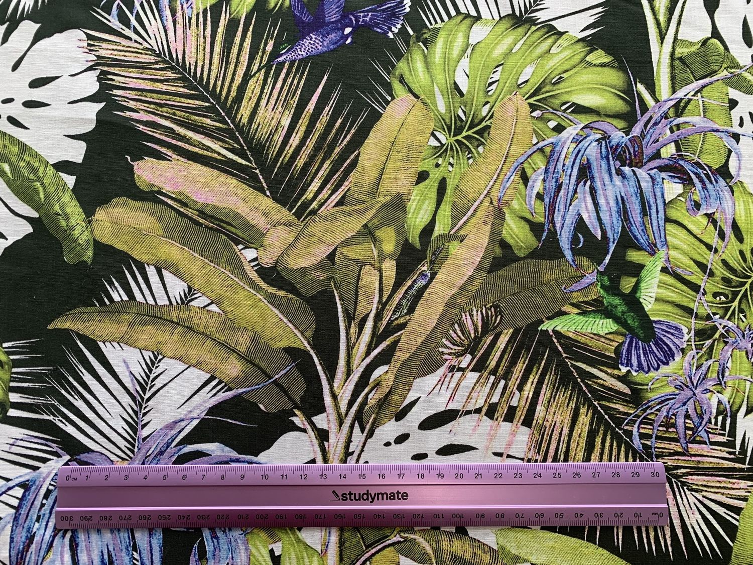 Leaf Black per metre
