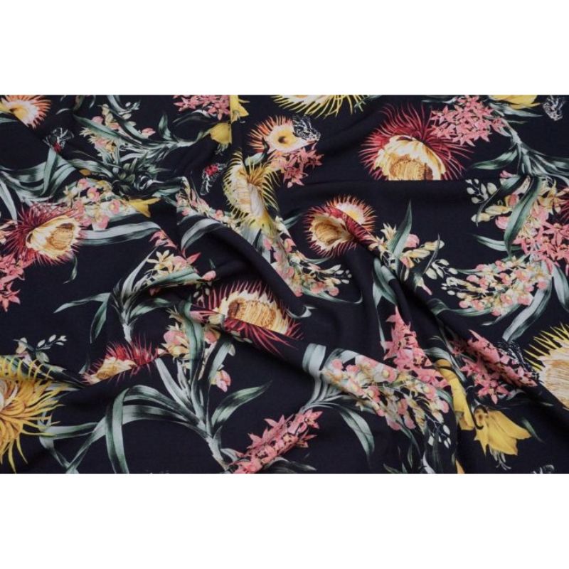 Scottish Emblem - Midnight Lena Crepe per metre