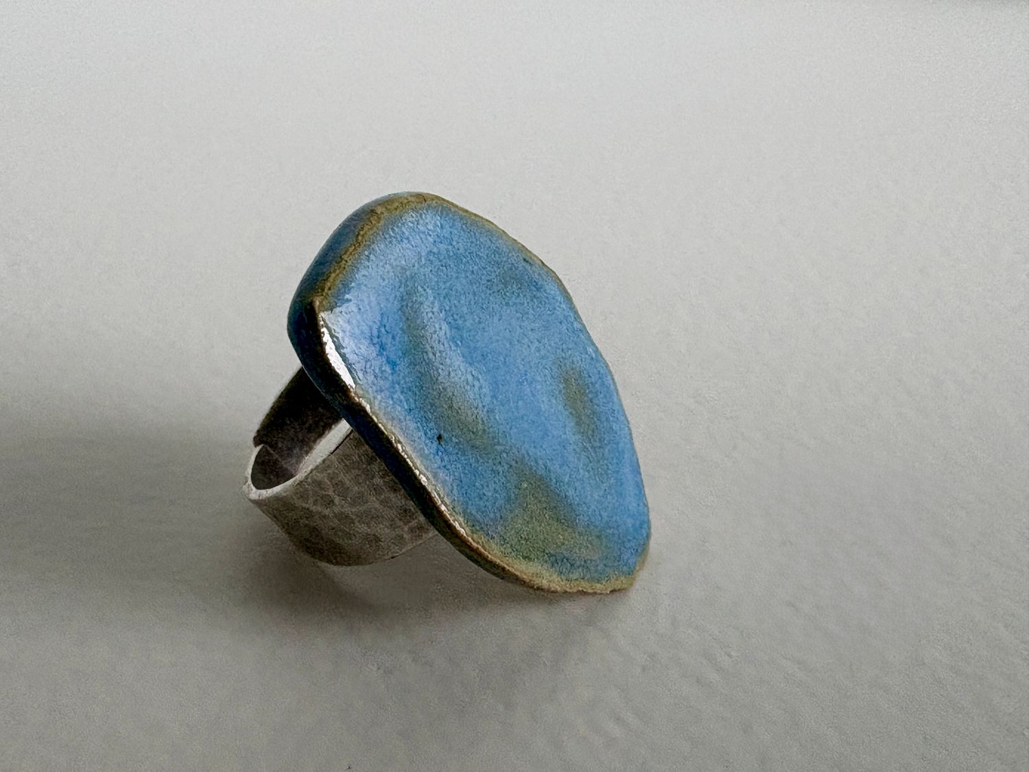 Geen blauwtje oplopen, wél een blauwtje dragen ...