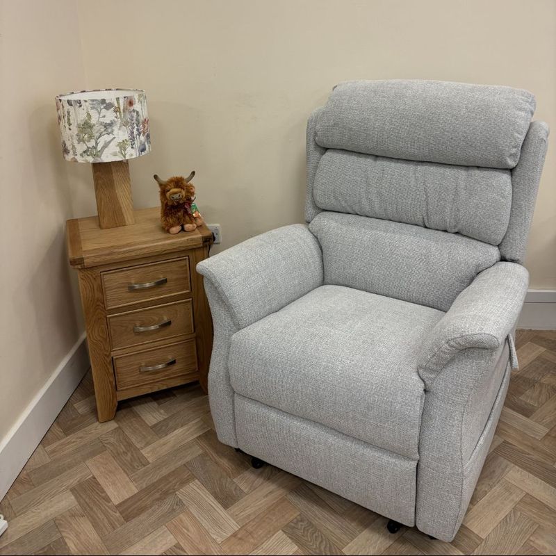 Chalford Dual Motor Lift and Rise Recliner Chair Chalford Dual Motor Lift and Rise Recliner Chair