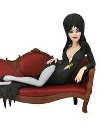 Elvira, Mistress of the Dark Toony Terrors Figur Elvira on Couch 15 cm