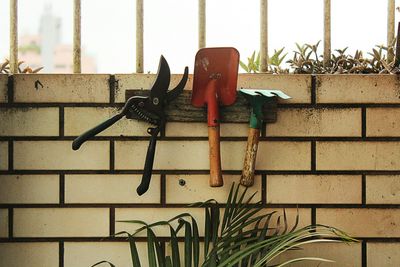 ACCESORIOS, MACETAS Y JARDINERAS