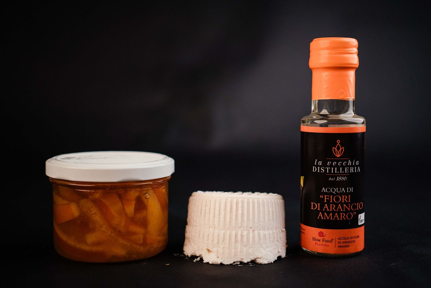 Kit pastiera: ricotta acqua di fiori d'arancio scorze di arancia candita Kit pastiera: ricotta acqua di fiori d'arancio scorze di arancia candita